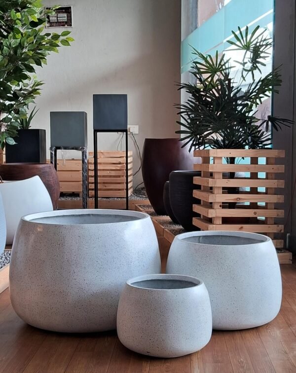 Shop DAHLIA round FRP planter with speckled light gray finish. Durable, stylish, and perfect for various spaces. Explore premium planters now at ArtaFlora.com.