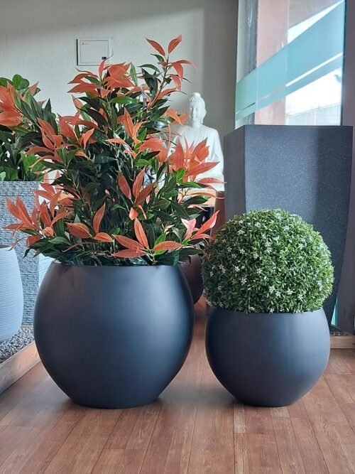 Shop premium round FRP planters for both indoor and outdoor use. Stylish, durable, and versatile. Discover the MAYA planter now at ArtaFlora.com.