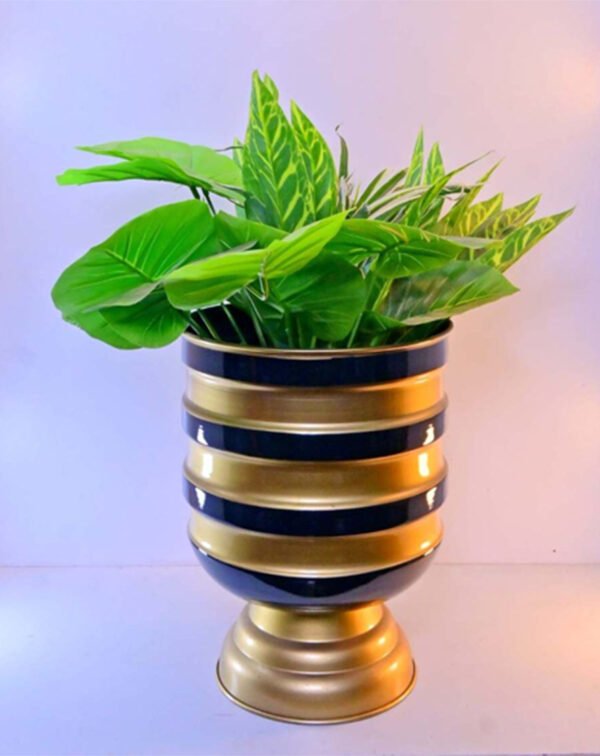 Add modern style to your decor with the Ecliptic Banded Pedestal Planter. At 13 inches tall, it’s the perfect decorative piece for your home. Shop now at ArtaFlora.com.
