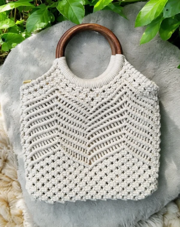Minaxi Macrame Handheld Bag with Wooden Handle – Boho Chic Cotton Beach Tote for Women