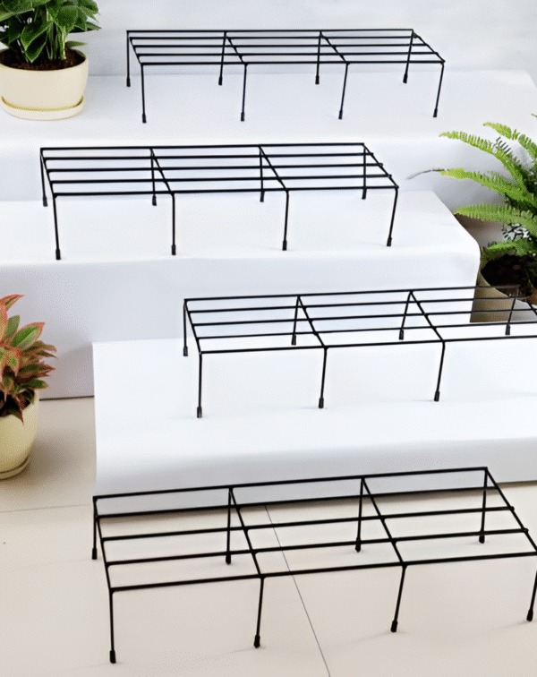 Single Tier Flat Iron Plant Stand – Basic Wireframe Display