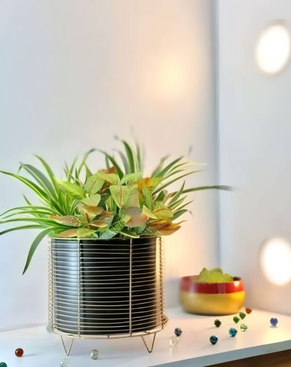 Horizontal Ribbed Metal Pot with Stand